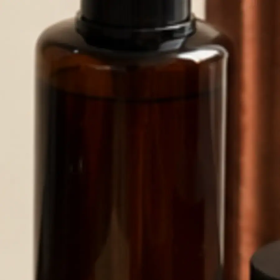 Lait Nettoyant — Lait démaquillant doux, sans savon, qui respecte le film hydrolipidique.